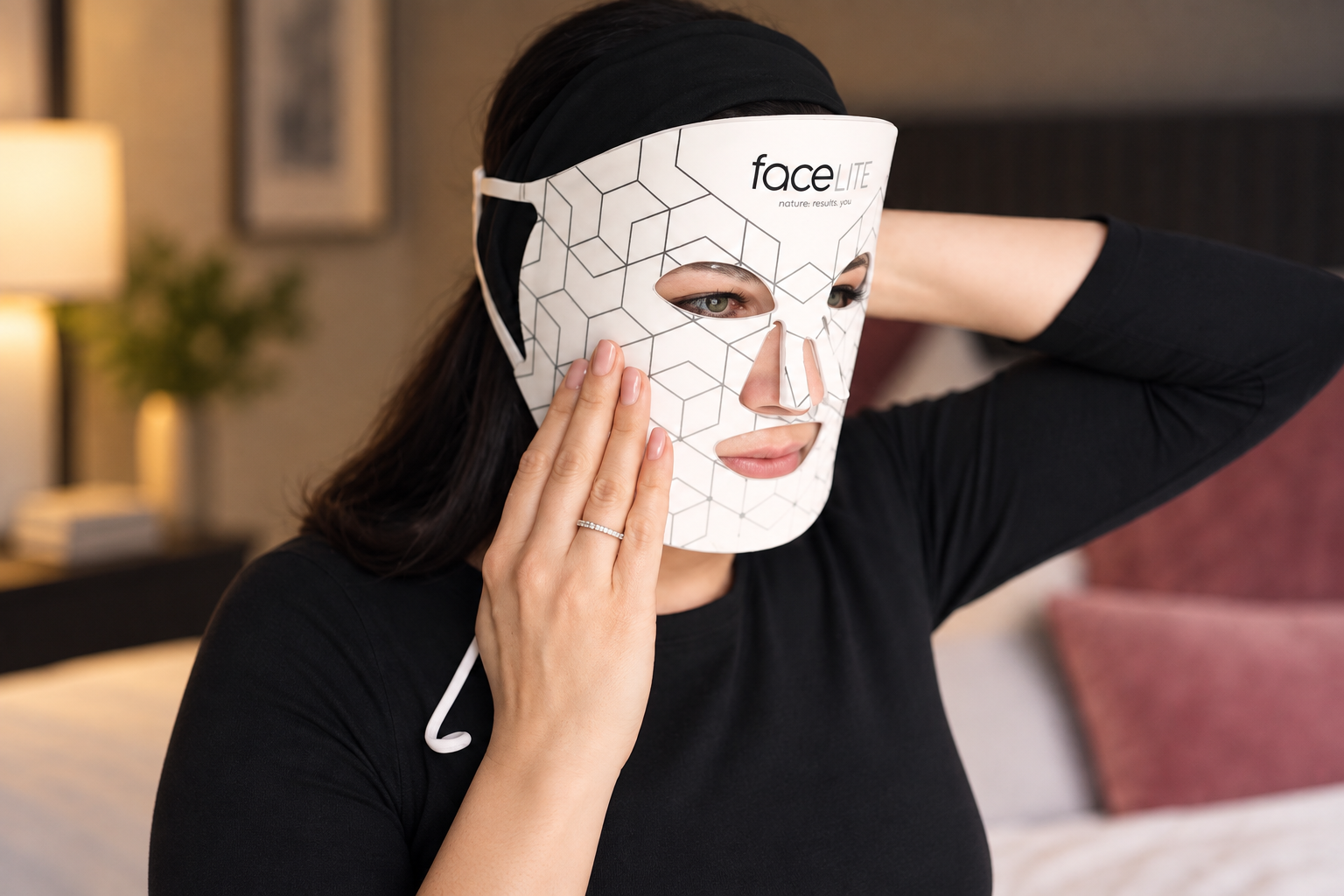 Gedragen FaceLITE-masker zonder verlichting, pasvorm zichtbaar
